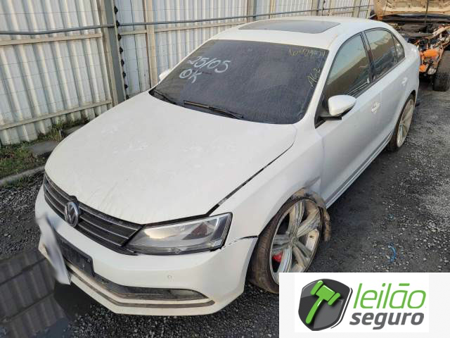 LOTE 020 - VOLKSWAGEN JETTA COMFORTLINE 2.0 TOTAL FLEX 2015