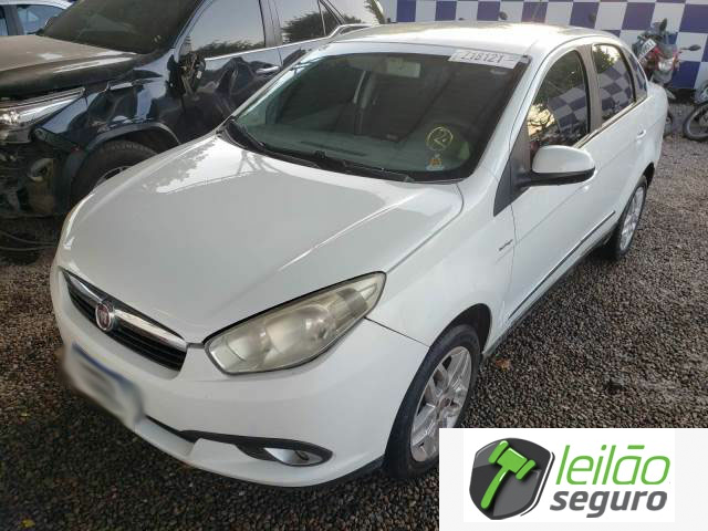 LOTE 039 - FIAT GRAND SIENA ESSENCE DUALOGIC 1.6 16V E.TORQ 2013